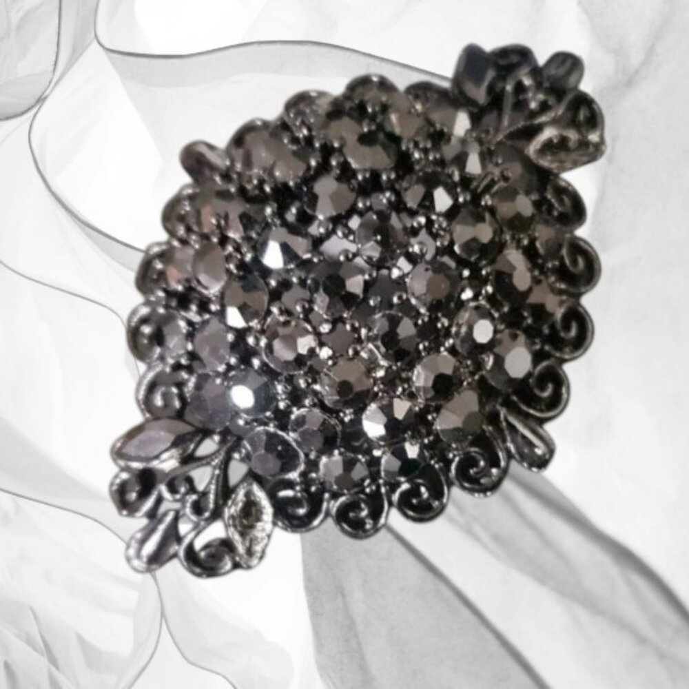 Elegant Black Crystal Rhinestone Statement Brooch - Picture 4 of 8